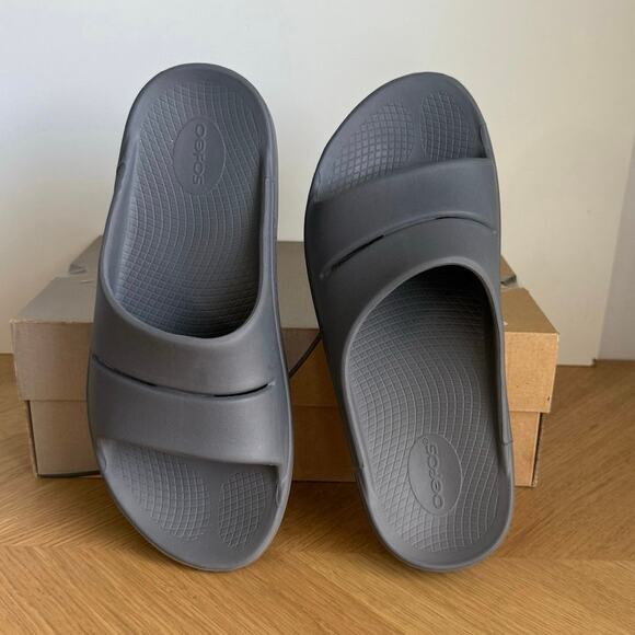 OOFOS OOahh ‘Grey’ Unisex Recovery Slide Sandal -SZ Men 10- Women 12 main image 9
